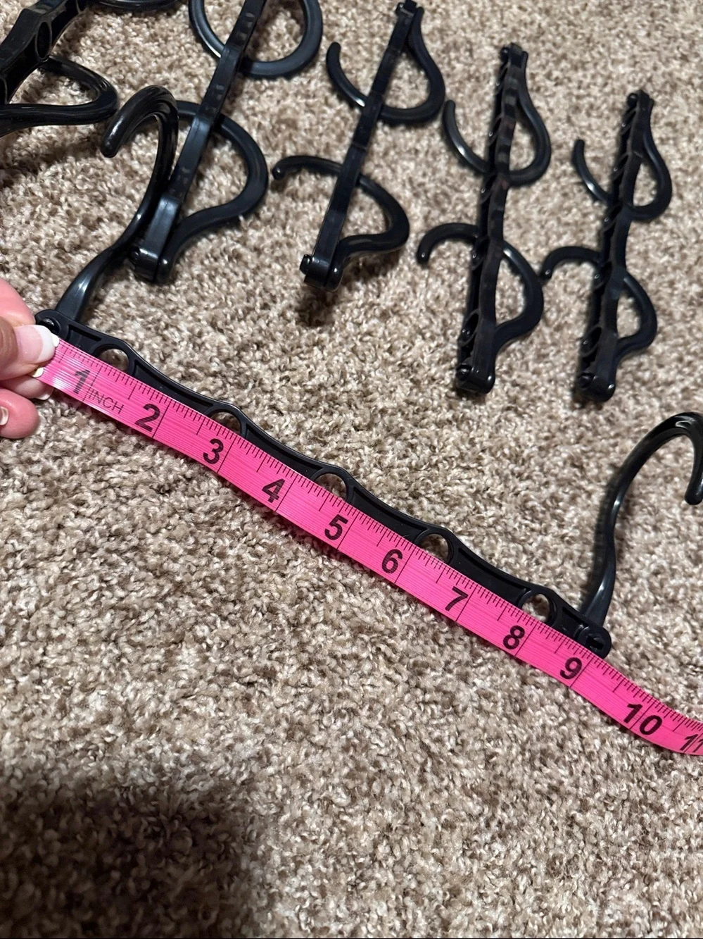 Set of 6 plastic closet bar extenders for clothing hangers